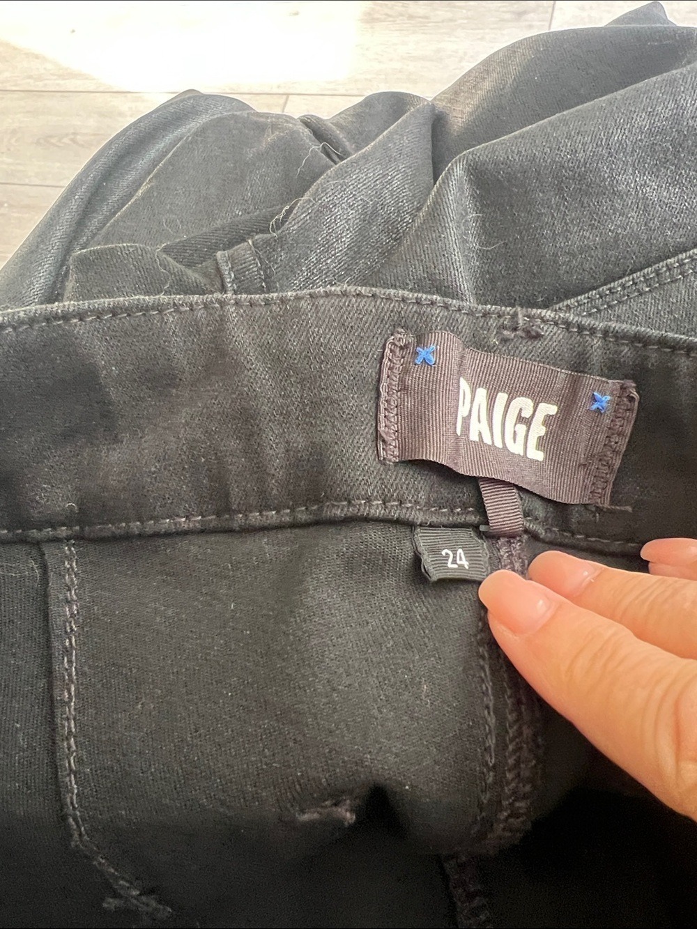PAIGE anthropologie Black coated Jogger Jeans size 24 - Picture 11 of 11